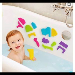 Munchkin Safari Animals Bath Toy, 33 PC Foam Set